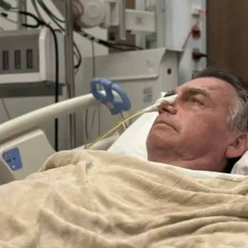 Jair Bolsonaro volta ao bloco operatório dois dias após cirurgia às hérnias