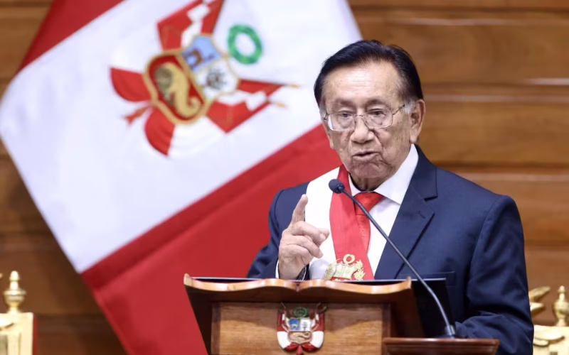 José Balcázar Zelada é eleito novo presidente interino do Peru