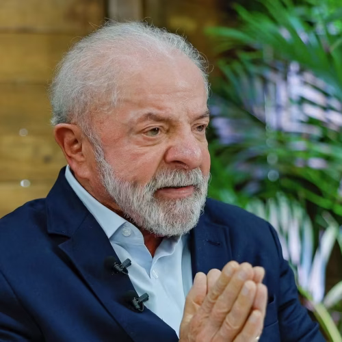 Lula da Silva acusa Flávio Bolsonaro de querer “vender o Brasil” aos EUA