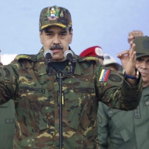 Maduro promete defender Venezuela contra bloqueio dos EUA