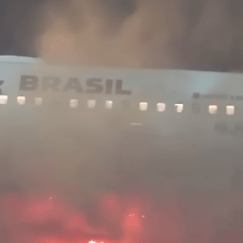 Mais de 180 passageiros evacuados após incêndio em avião prestes a descolar