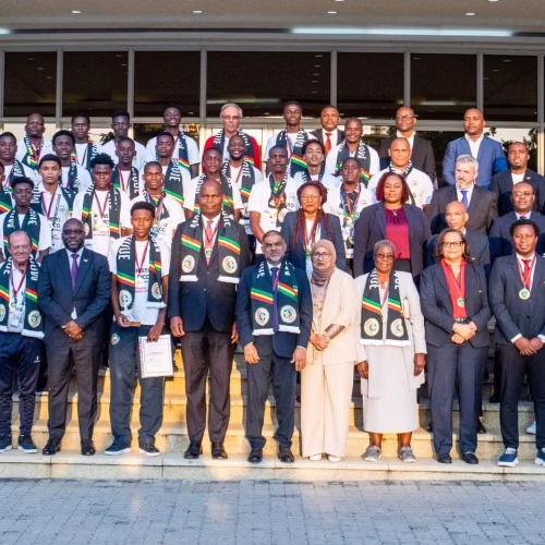“Mambinhas” recebem prémios após histórica qualificação para o Mundial Sub-17