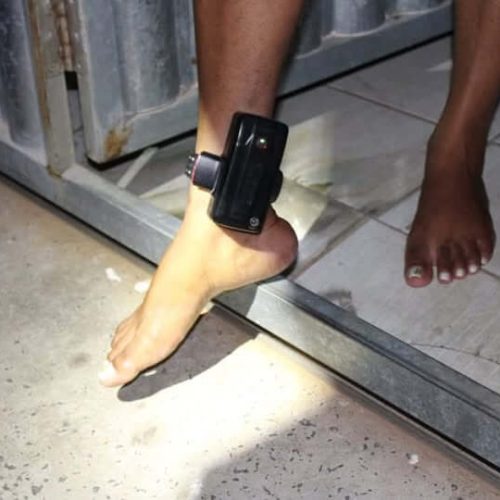 Maputo lança projecto-piloto de pulseiras electrónicas para reclusos