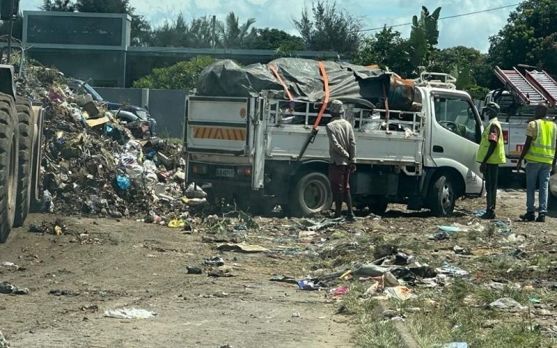 Maputo multa automobilista por despejo ilegal de lixo