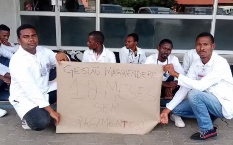 Médicos estagiários entram em greve indefinida por falta de salários