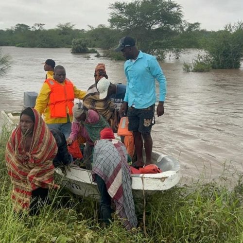 Quatro mil cidadãos aguardam resgate após cheias em Moçambique