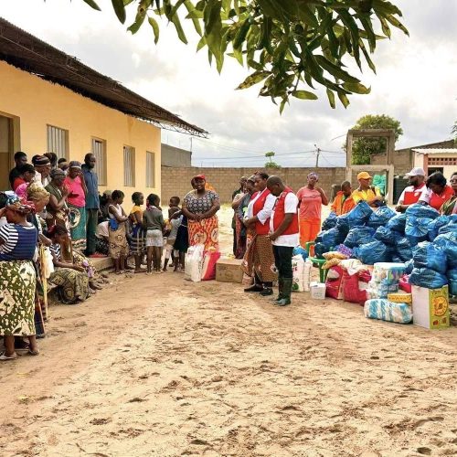 Ministra do Trabalho reforça assistência às famílias afectadas pelas cheias em Maputo