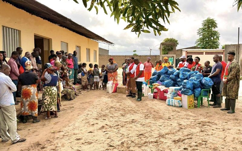 Ministra do Trabalho reforça assistência às famílias afectadas pelas cheias em Maputo