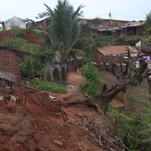 Mulher grávida, marido e filho morrem em deslizamento de terra