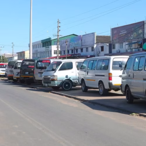 Município de Maputo avança com licenciamento gratuito para “chapas”