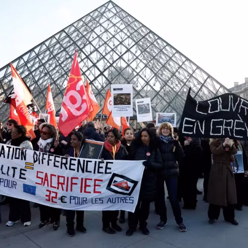 Museu do Louvre fechado após aprovação unânime de greve pelos funcionários