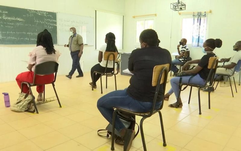 Nampula mantém curso nocturno enquanto prepara ensino à distância