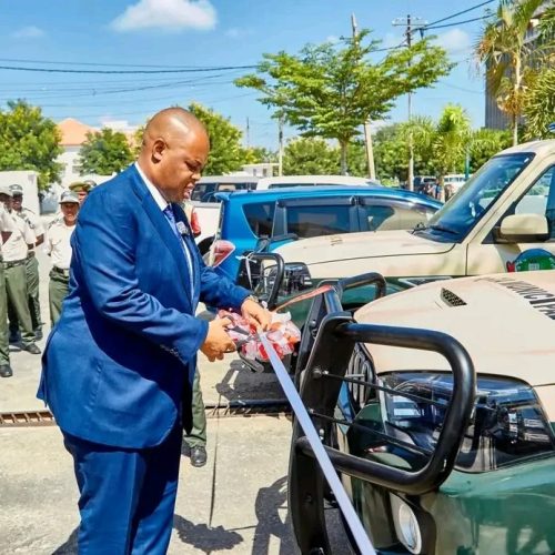 Nampula equipa polícia municipal com novas viaturas para maior segurança