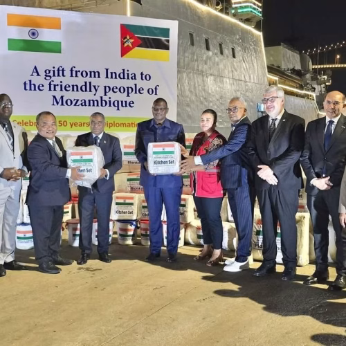 Navio indiano traz ajuda humanitária a Moçambique