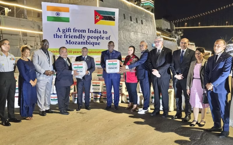 Navio indiano traz ajuda humanitária a Moçambique