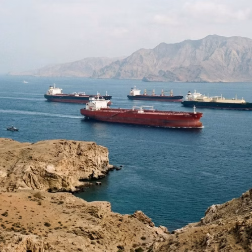 Navios atravessam Estreito de Ormuz após trégua entre EUA e Irã