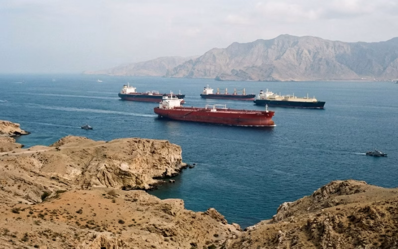 Navios atravessam Estreito de Ormuz após trégua entre EUA e Irã