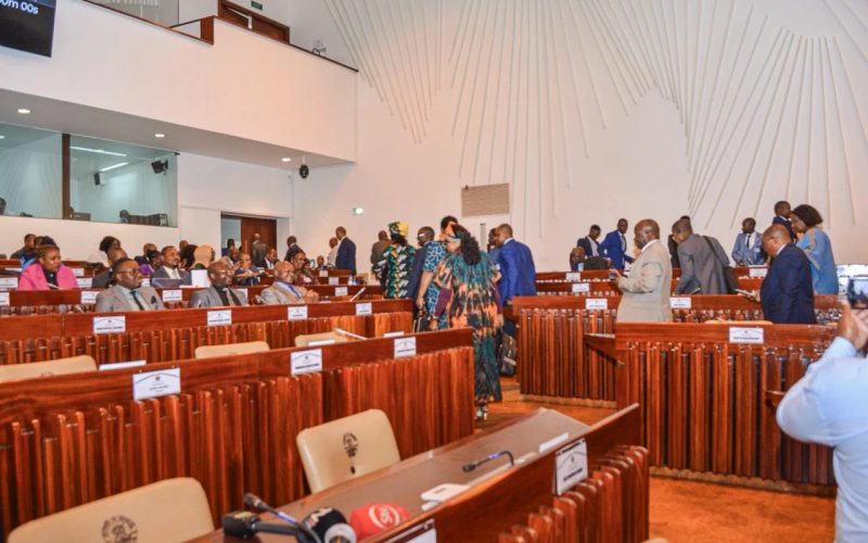 Oposição abandona plenária em protesto contra reforma fiscal em Moçambique
