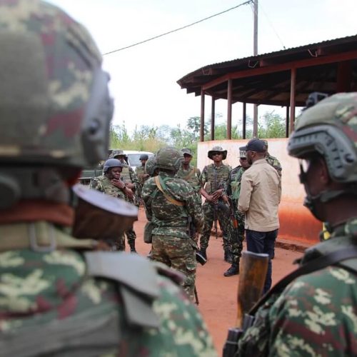 PR exige fim de subsídios para focar em militares na linha de frente