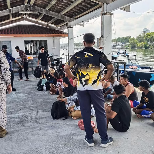 Pelo menos 14 migrantes desaparecem após naufrágio na Malásia