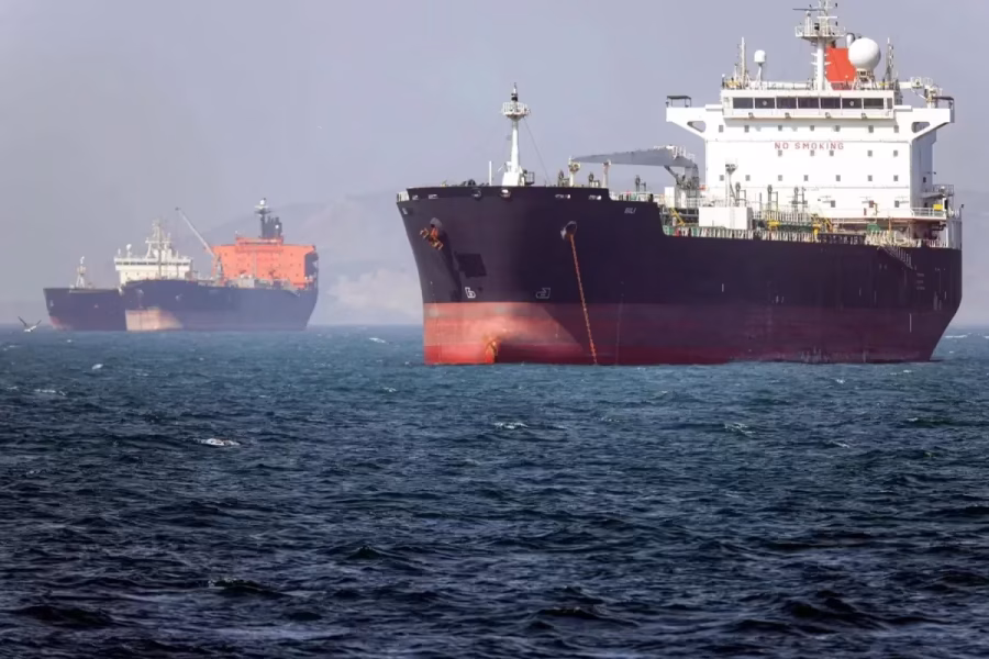 Petróleo dispara após Irão voltar a fechar o Estreito de Ormuz