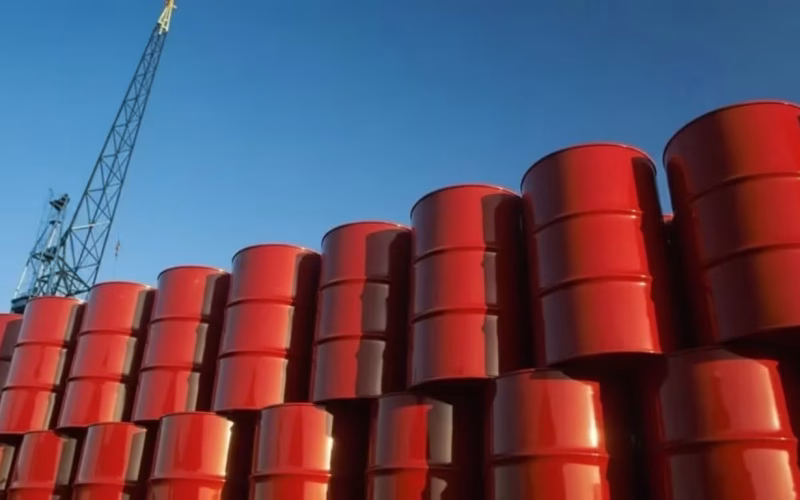 Petróleo volta a superar os 100 dólares por barril em meio à guerra