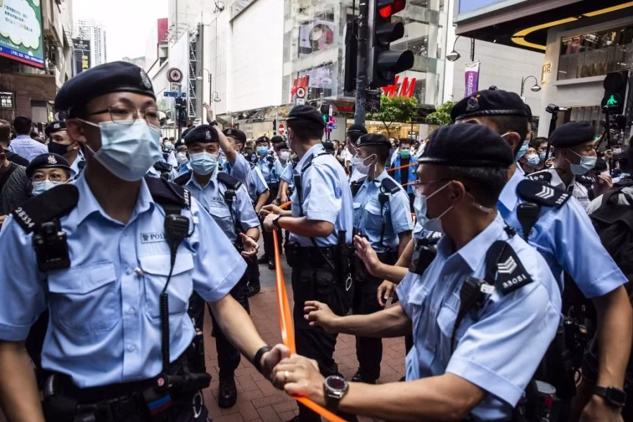 Polícia de Hong Kong desmantela esquema milionário de apostas online