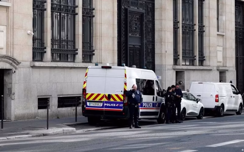 Polícia francesa detém três suspeitos de atentado a banco em Paris