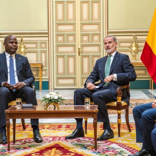 Presidente Daniel Chapo reúne-se com Rei da Espanha em Abu Dhabi
