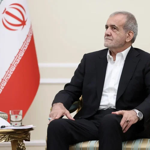 Presidente iraniano pede diálogo com manifestantes em meio a onda de protestos económicos