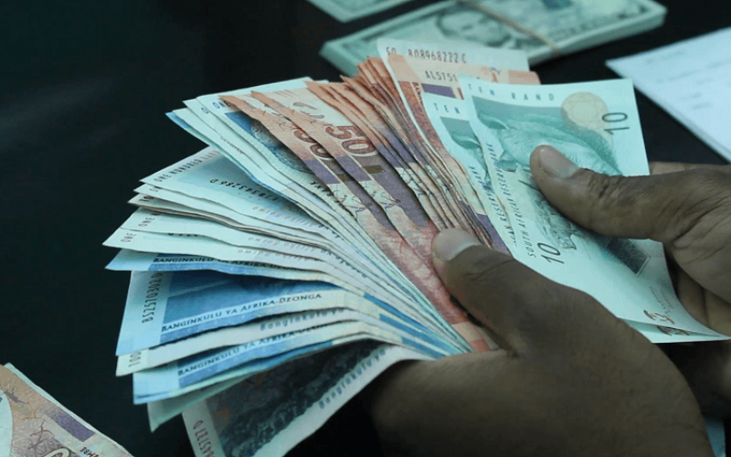 Pressão fiscal pode agravar falta de moeda estrangeira em Moçambique