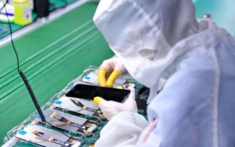 Primeira pedra de fábrica de telemóveis e laptops é lançada em Moçambique
