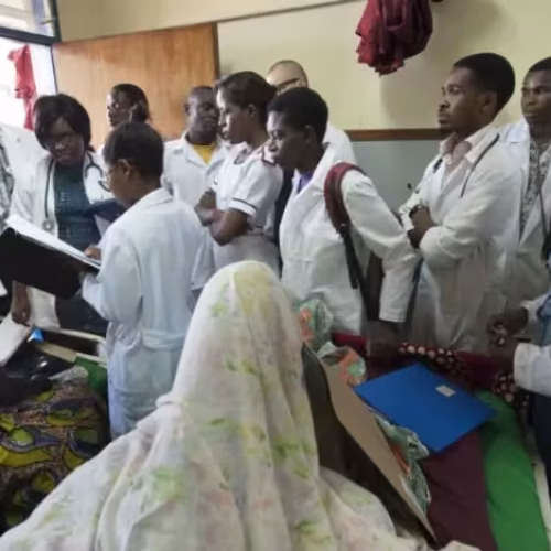 Profissionais de saúde no Malawi processam governo por restrições a clínicas privadas
