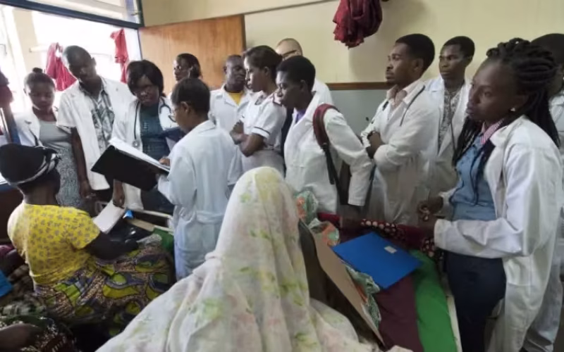 Profissionais de saúde no Malawi processam governo por restrições a clínicas privadas