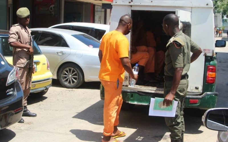 Moçambique testa pulseiras electrónicas para reduzir superlotação prisional