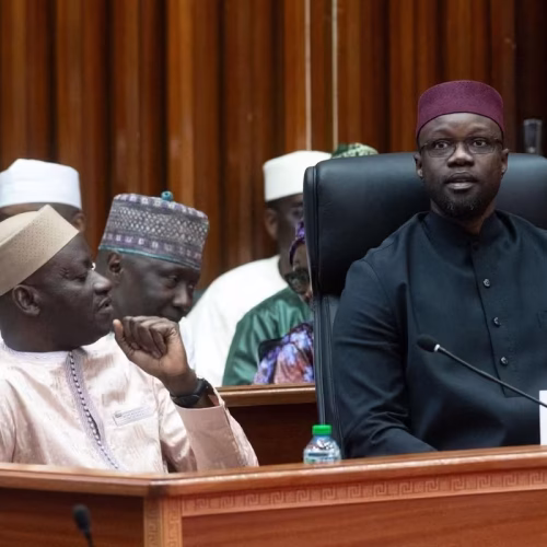 Senegal aprova lei que duplica penas para relações homossexuais