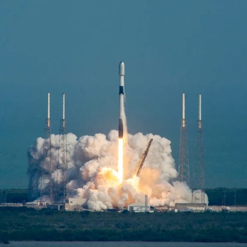 SpaceX autorizada a colocar mais 7.500 satélites Starlink em órbita