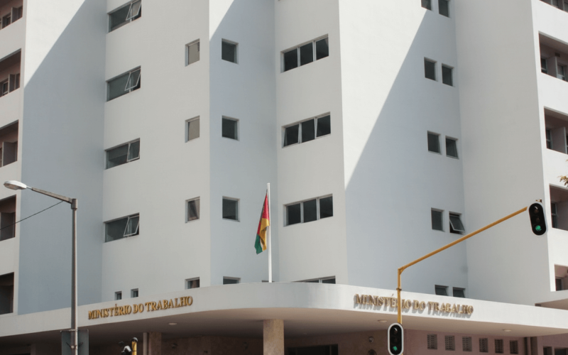 Tolerância de ponto para trabalhadores no fim de ano e em Janeiro de 2026