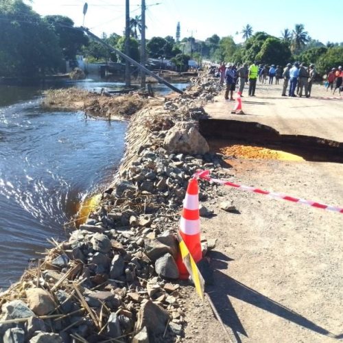 Tráfego na N1 interrompido por risco de colapso da ponte em Xai-Xai