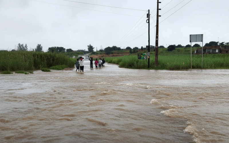 Transbordo do rio Matola condiciona estrada entre Mulotane e Malhampsene