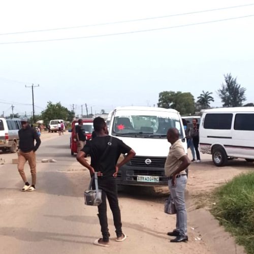Protestos paralisam transporte em Matola por causa de estrada em péssimas condições