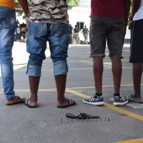 Três indivíduos presos por porte ilegal de arma em Maputo
