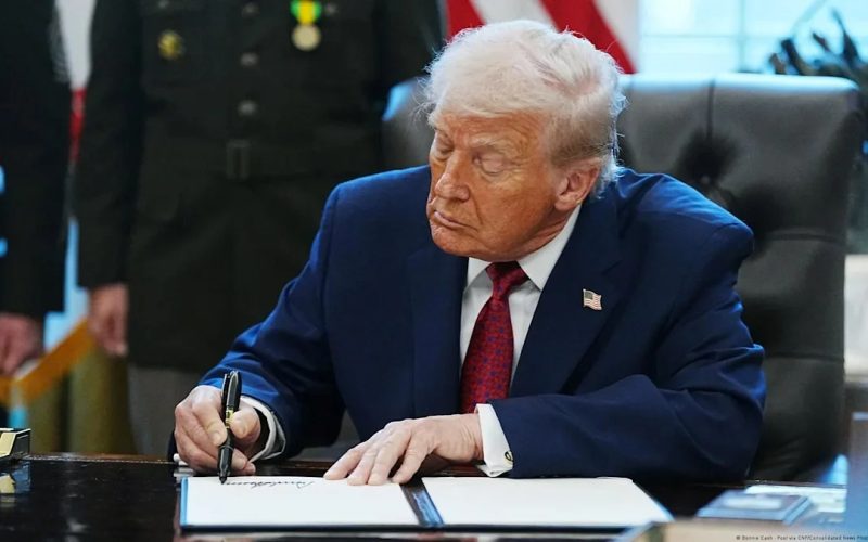 Trump decreta emergência nacional para proteger receitas de petróleo da Venezuela