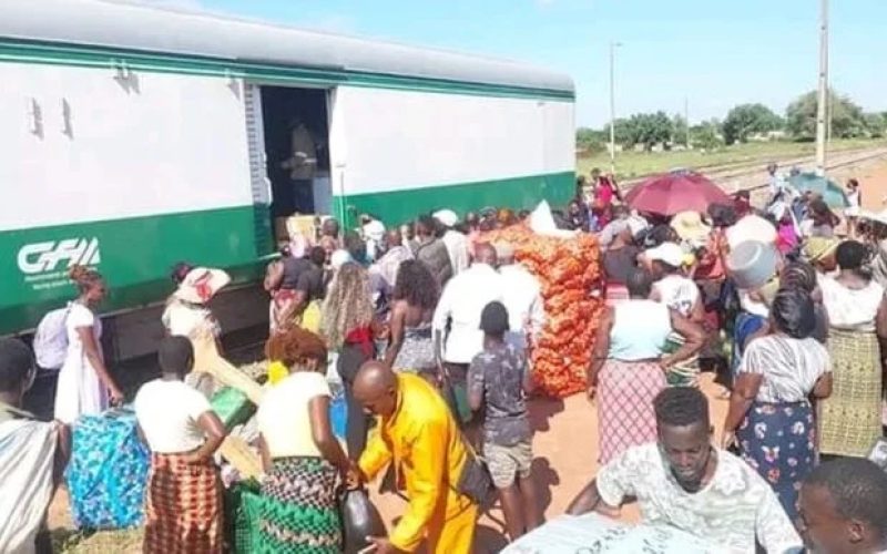 Comboio humanitário marca retoma da normalidade em Magude