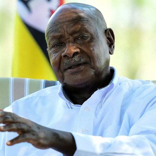 Yoweri Museveni é reeleito em eleições contestadas no Uganda