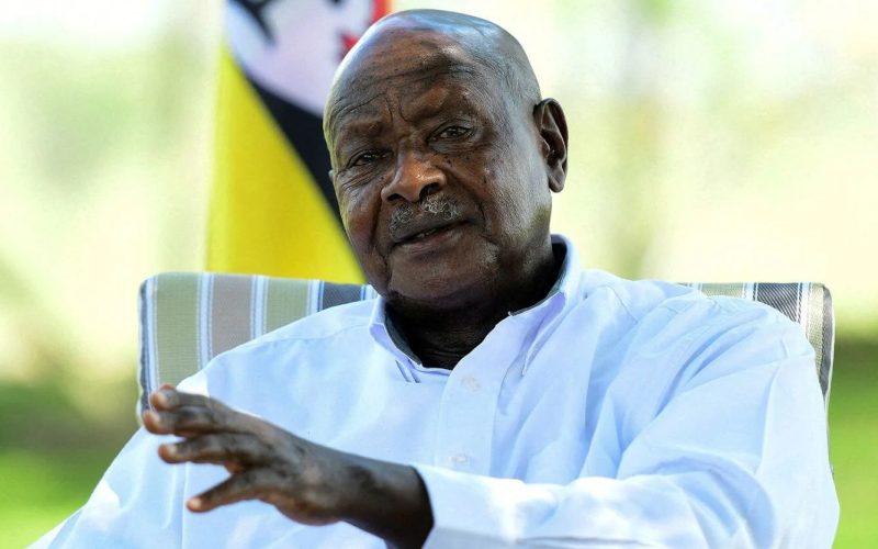 Yoweri Museveni é reeleito em eleições contestadas no Uganda